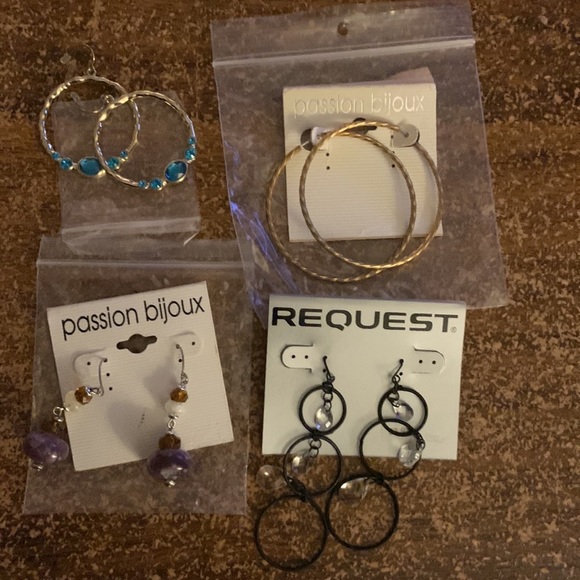 (3 for $20)Costume Earrings lot of 8. New - Picture 2 of 4